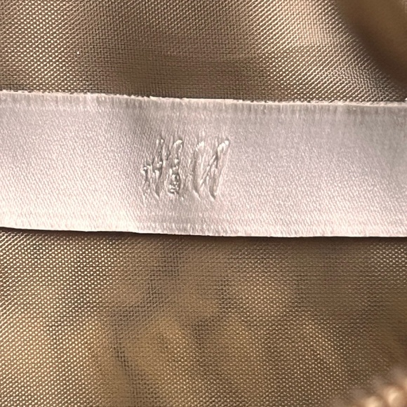 H&M Crochet Raffia Gold Woven Clutch
Half Moon/ Straw Wristlet Purse - Picture 9 of 11